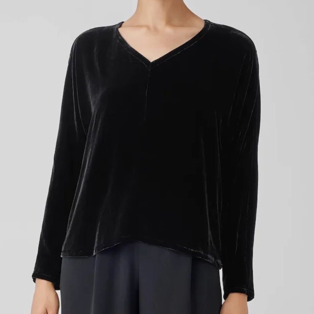 New Eileen Fisher Velvet V-Neck Top With Dolman Sleeves Size Medium in Black